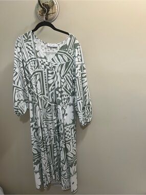 Petal & Pup Green & White Long elastic cuff long Sleeve Printed Midi Dress SZ L